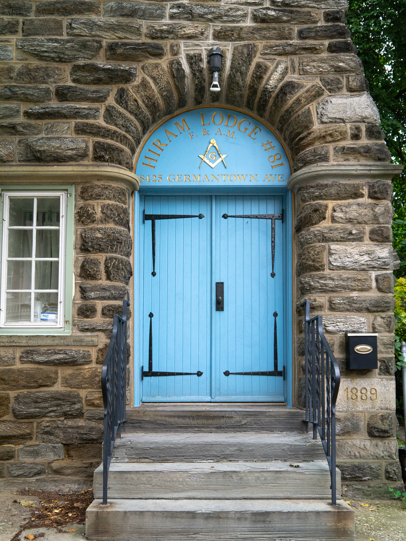 blue door